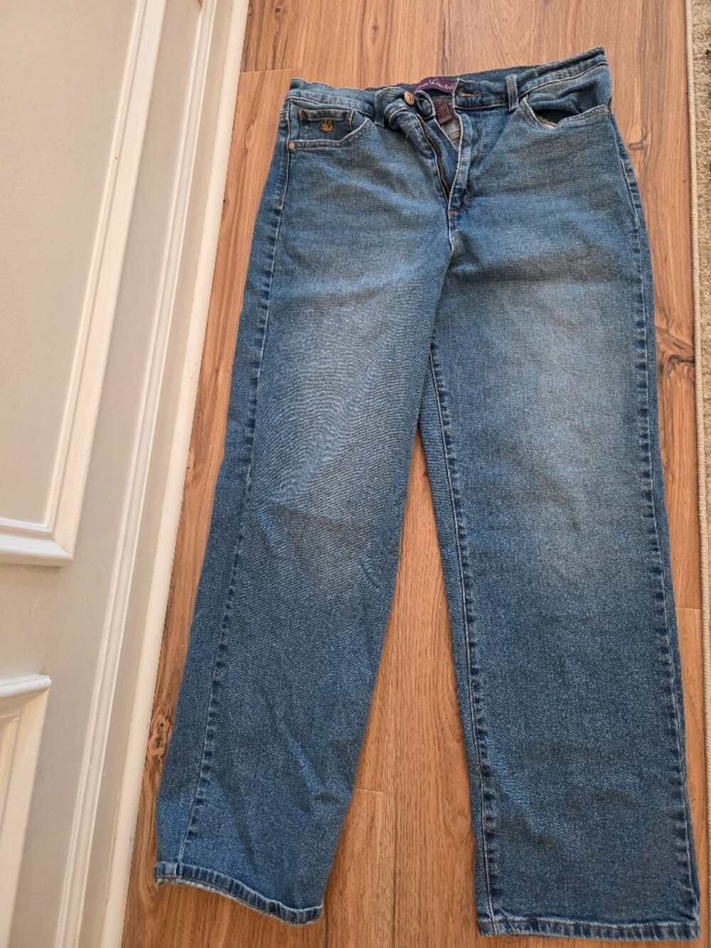 Gloria Vanderbilt Women's 10 Relaxed Straight Leg Jeans Medium Wash Denim